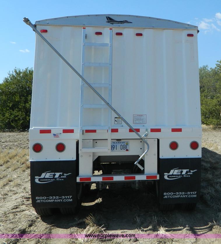image for item B3883 2009 Jet 34' grain trailer