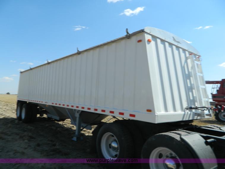 image for item B3883 2009 Jet 34' grain trailer