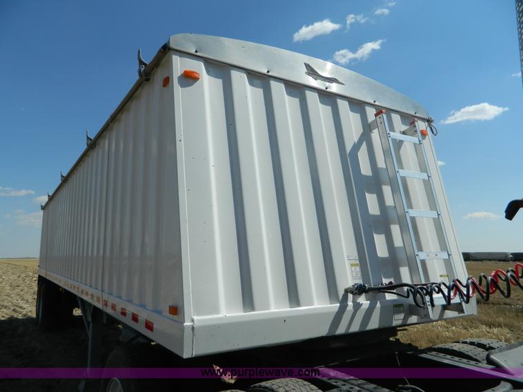 image for item B3883 2009 Jet 34' grain trailer