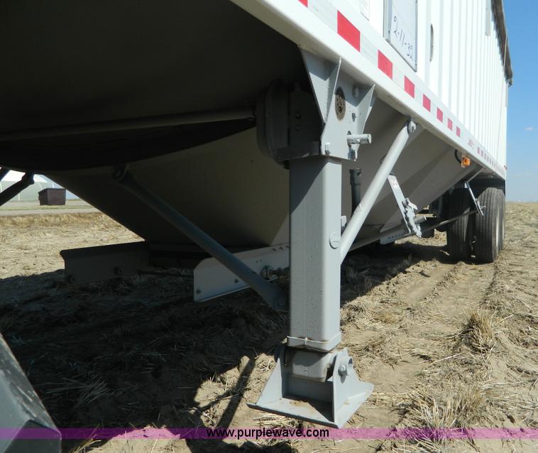 image for item B3883 2009 Jet 34' grain trailer