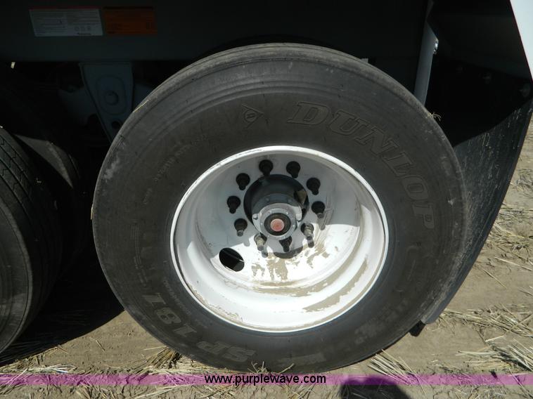 image for item B3883 2009 Jet 34' grain trailer