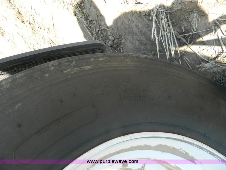 image for item B3883 2009 Jet 34' grain trailer