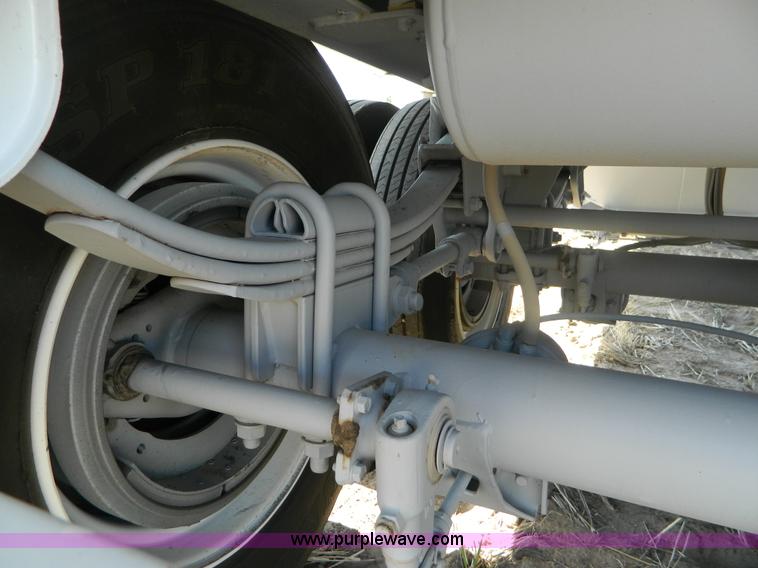 image for item B3883 2009 Jet 34' grain trailer