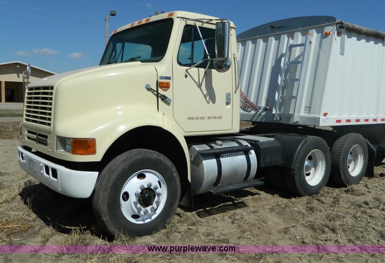 image for item B3884 1998 International 8100 semi truck