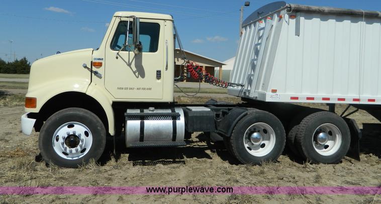 image for item B3884 1998 International 8100 semi truck