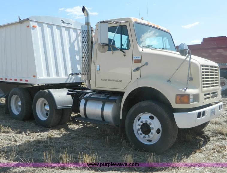 image for item B3884 1998 International 8100 semi truck