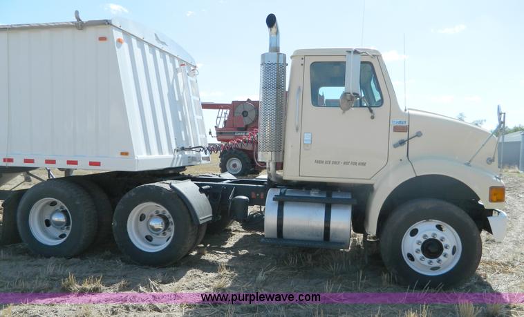 image for item B3884 1998 International 8100 semi truck