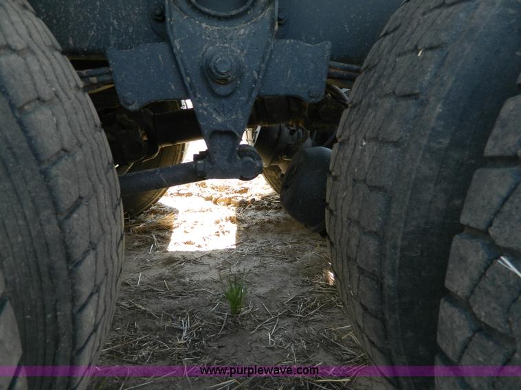 image for item B3884 1998 International 8100 semi truck