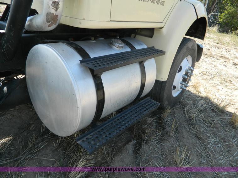 image for item B3884 1998 International 8100 semi truck