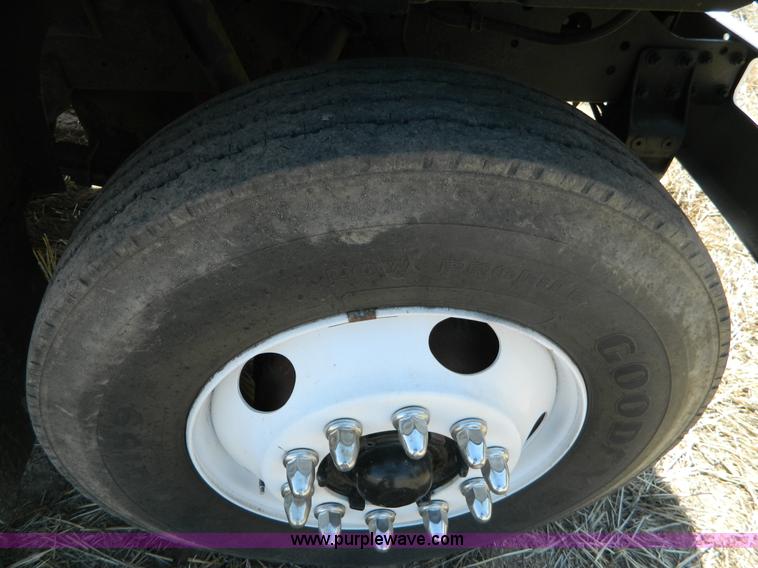 image for item B3884 1998 International 8100 semi truck