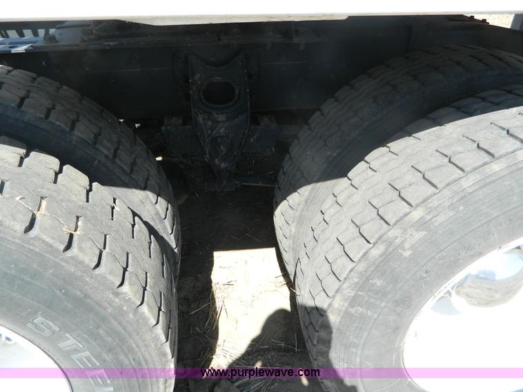 image for item B3884 1998 International 8100 semi truck