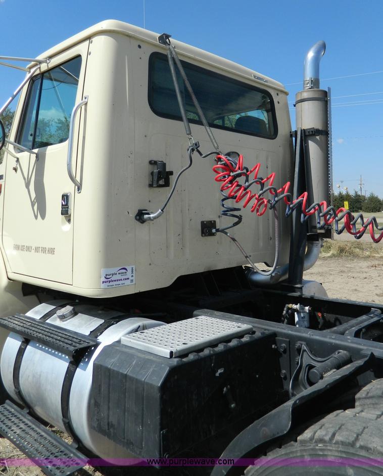 image for item B3884 1998 International 8100 semi truck