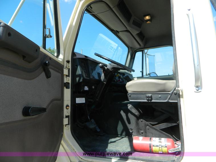 image for item B3884 1998 International 8100 semi truck