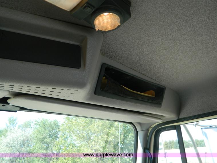 image for item B3884 1998 International 8100 semi truck