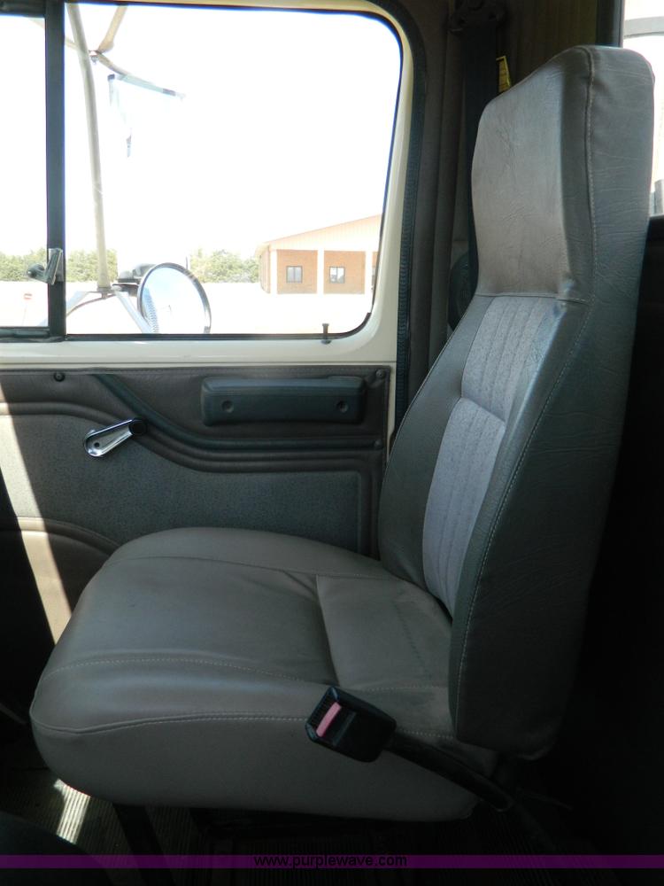 image for item B3884 1998 International 8100 semi truck