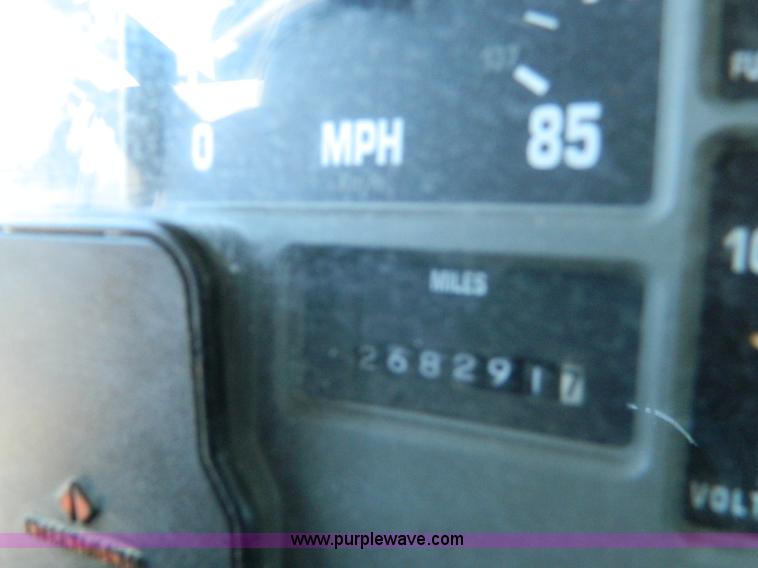 image for item B3884 1998 International 8100 semi truck