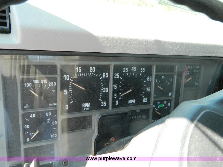 image for item B3884 1998 International 8100 semi truck