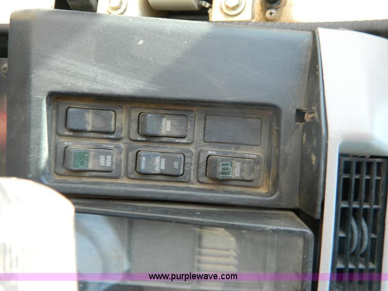 image for item B3884 1998 International 8100 semi truck