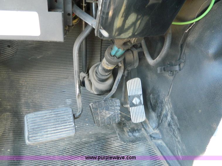 image for item B3884 1998 International 8100 semi truck