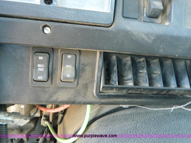 image for item B3884 1998 International 8100 semi truck