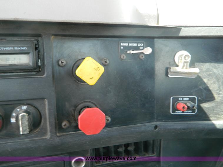 image for item B3884 1998 International 8100 semi truck