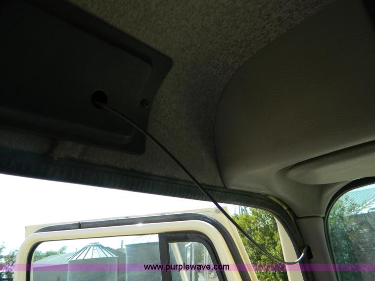 image for item B3884 1998 International 8100 semi truck