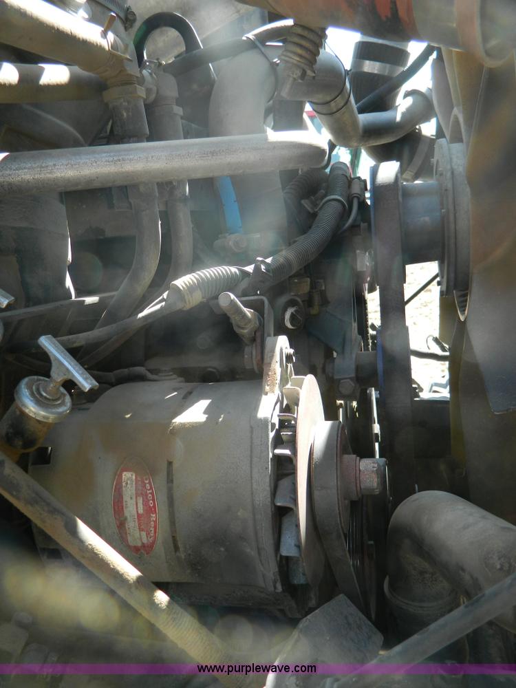 image for item B3884 1998 International 8100 semi truck