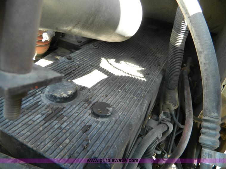 image for item B3884 1998 International 8100 semi truck