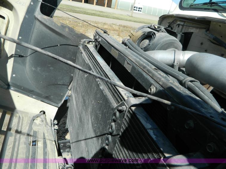 image for item B3884 1998 International 8100 semi truck