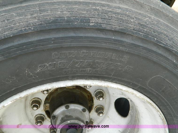 image for item B3908 2001 Great Dane dry van trailer