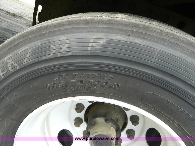 image for item B3909 1998 Trailmobile dry van trailer