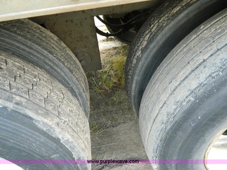 image for item B3909 1998 Trailmobile dry van trailer