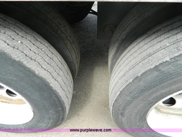 image for item B3910 1999 Trailmobile dry van trailer