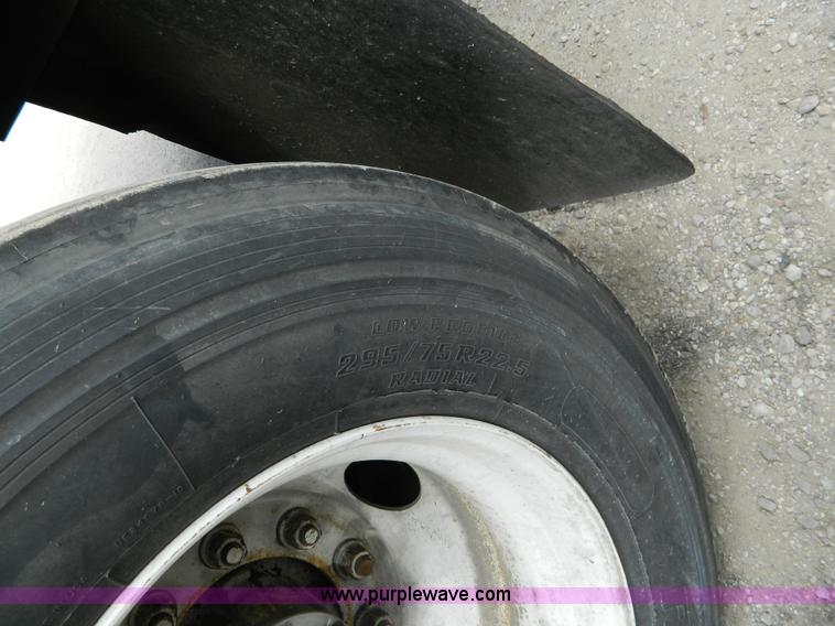 image for item B3910 1999 Trailmobile dry van trailer