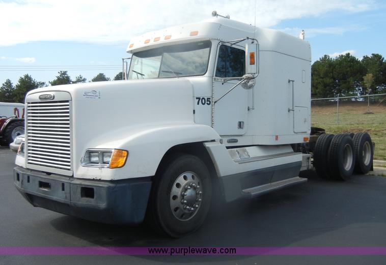 image for item D4473 1997 Freightliner FLD120 semi truck