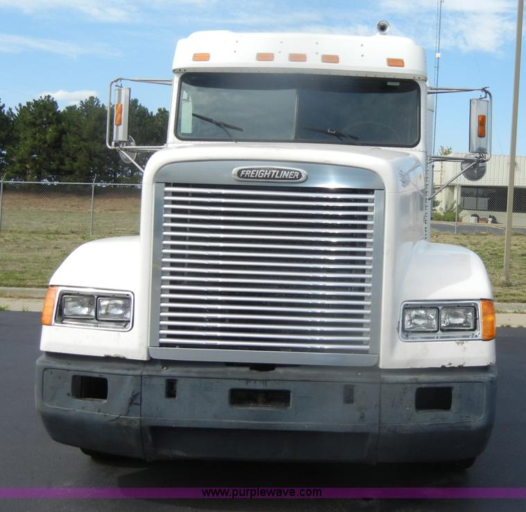 image for item D4473 1997 Freightliner FLD120 semi truck