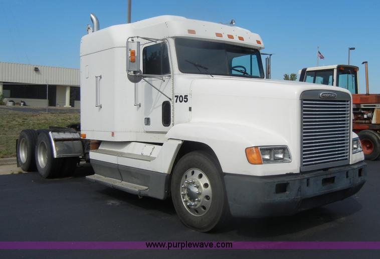 image for item D4473 1997 Freightliner FLD120 semi truck