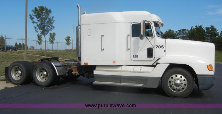 image for item D4473 1997 Freightliner FLD120 semi truck