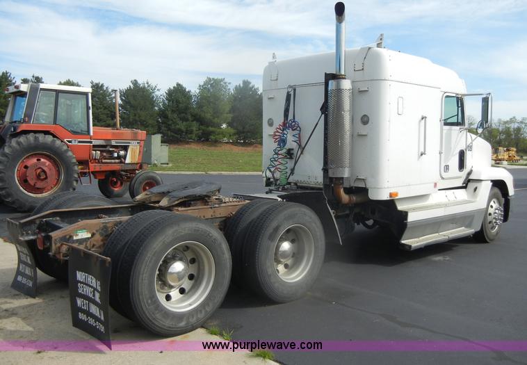 image for item D4473 1997 Freightliner FLD120 semi truck