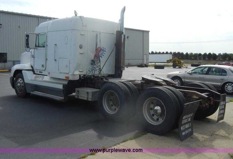 image for item D4473 1997 Freightliner FLD120 semi truck