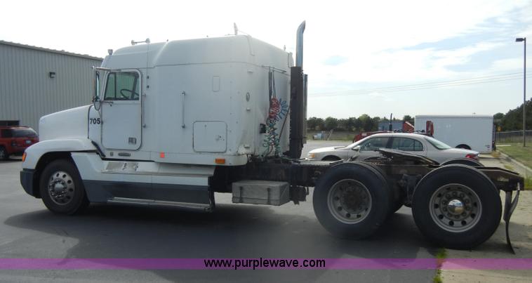 image for item D4473 1997 Freightliner FLD120 semi truck