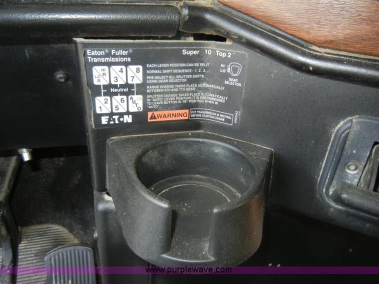 image for item D4473 1997 Freightliner FLD120 semi truck