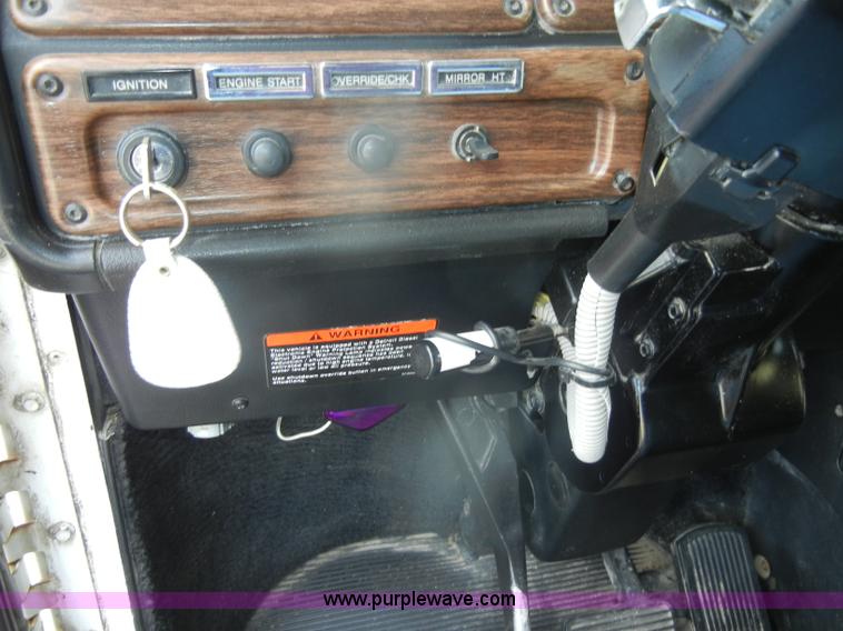 image for item D4473 1997 Freightliner FLD120 semi truck