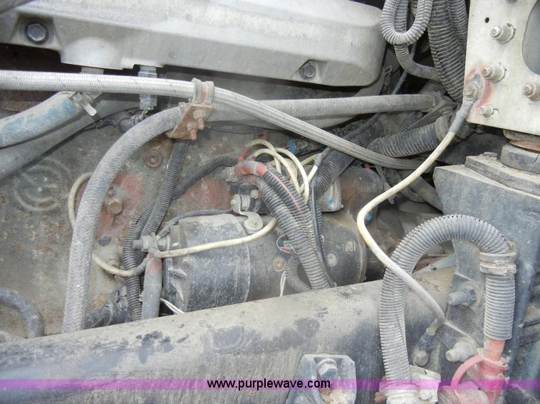 image for item D4473 1997 Freightliner FLD120 semi truck