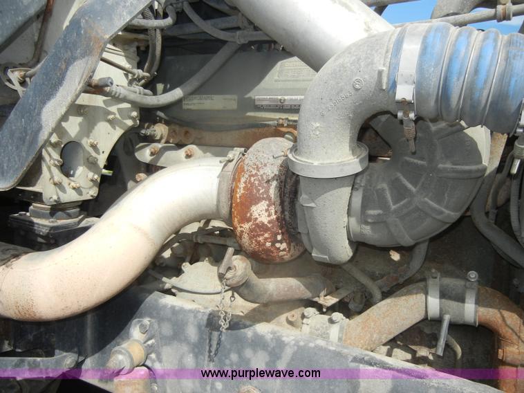 image for item D4473 1997 Freightliner FLD120 semi truck