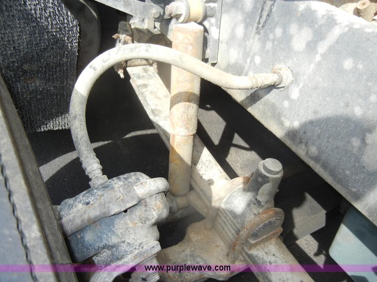 image for item D4473 1997 Freightliner FLD120 semi truck