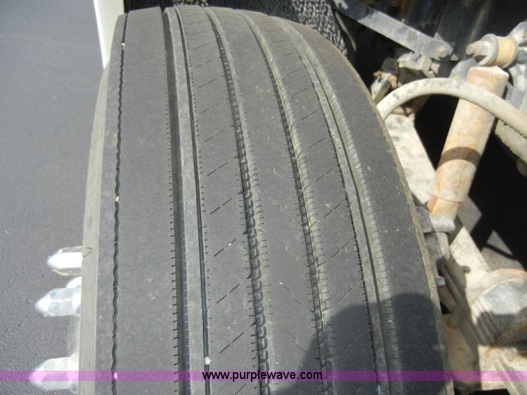 image for item D4473 1997 Freightliner FLD120 semi truck