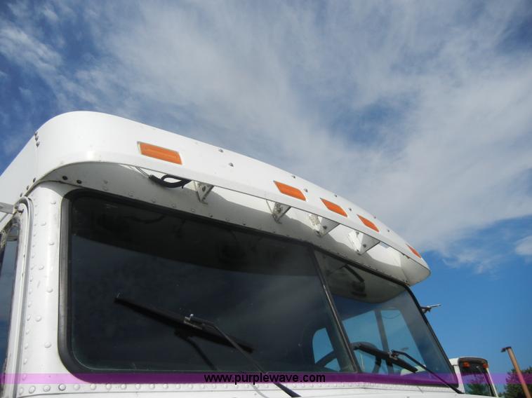 image for item D4473 1997 Freightliner FLD120 semi truck