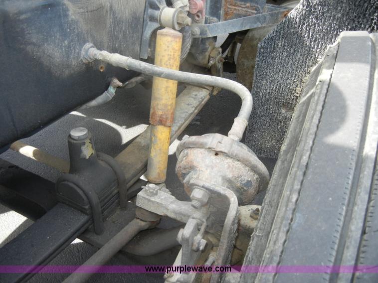 image for item D4473 1997 Freightliner FLD120 semi truck