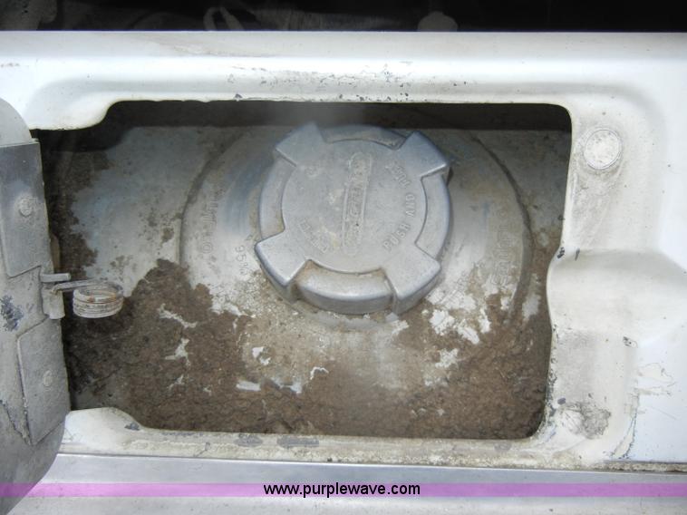 image for item D4473 1997 Freightliner FLD120 semi truck